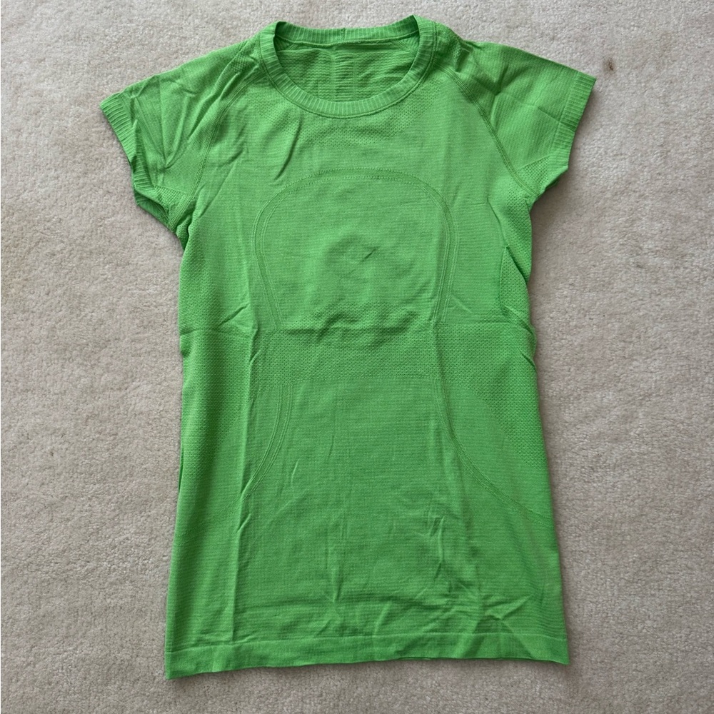Lululemon Swiftly Tech Short Sleeve Shirt in green size 6